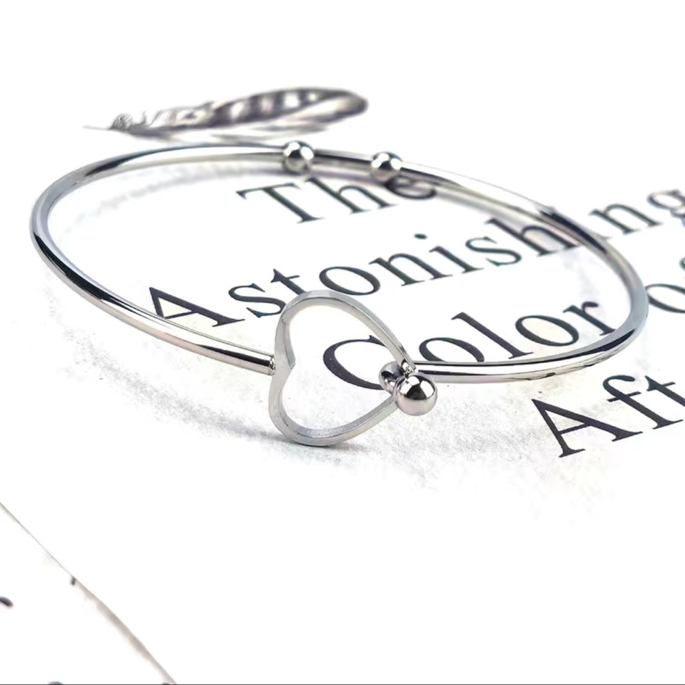 NWT 🩶 SILVER TITANIUM STAINLESS STEEL WIRE OPEN HEART BANGLE BRACELET OS - Picture 2 of 7